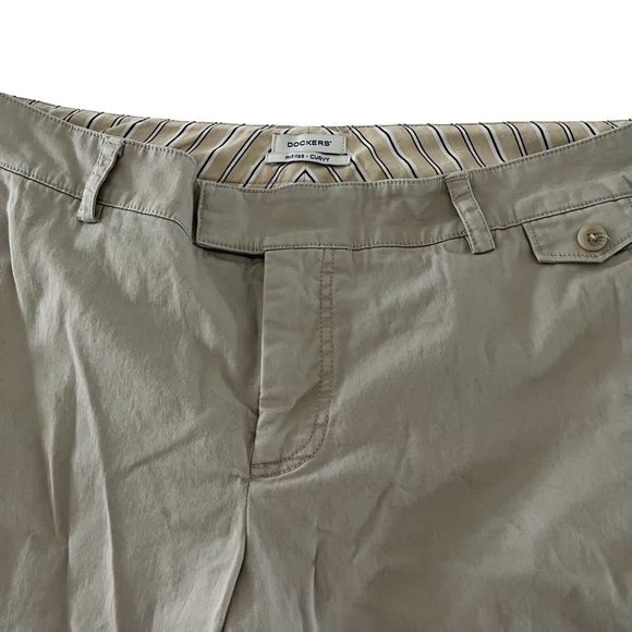 Dockers Mid Rise Curvy Shorts Beige Size 14 - Picture 2 of 8